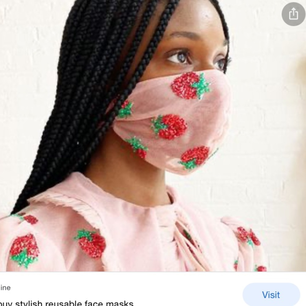 COPY - Brand New Strawberry Face Mask Lirika Matoshi ✨🍓 - Picture 2 of 6